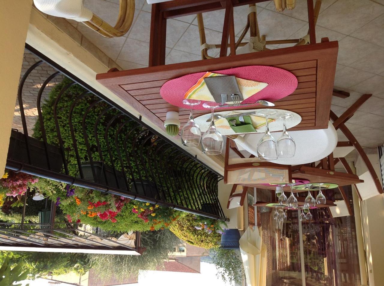 Hotel Restaurant Les Oliviers Nyons Ngoại thất bức ảnh